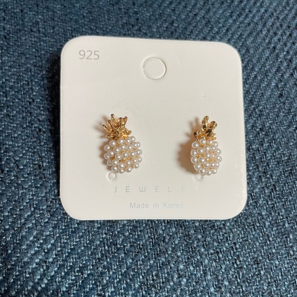 Pineapple Stud Earrings Faux Pearl NEW - Picture 1 of 3